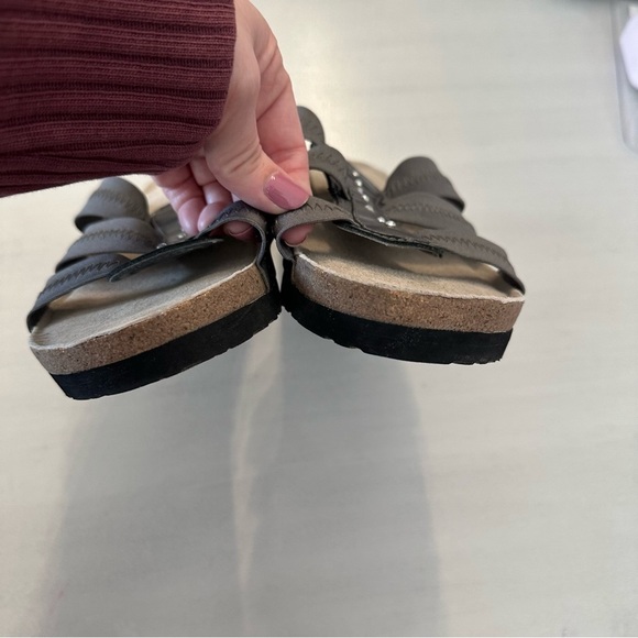 Skechers Memory Foam Women’s Pewter Slip On Textile/Leather Sandals Sz 10 GUC - Picture 7 of 11